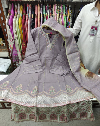 Designer Three Piece | Embroidered - Naqash-E-Zulekha | Premium Lawn
